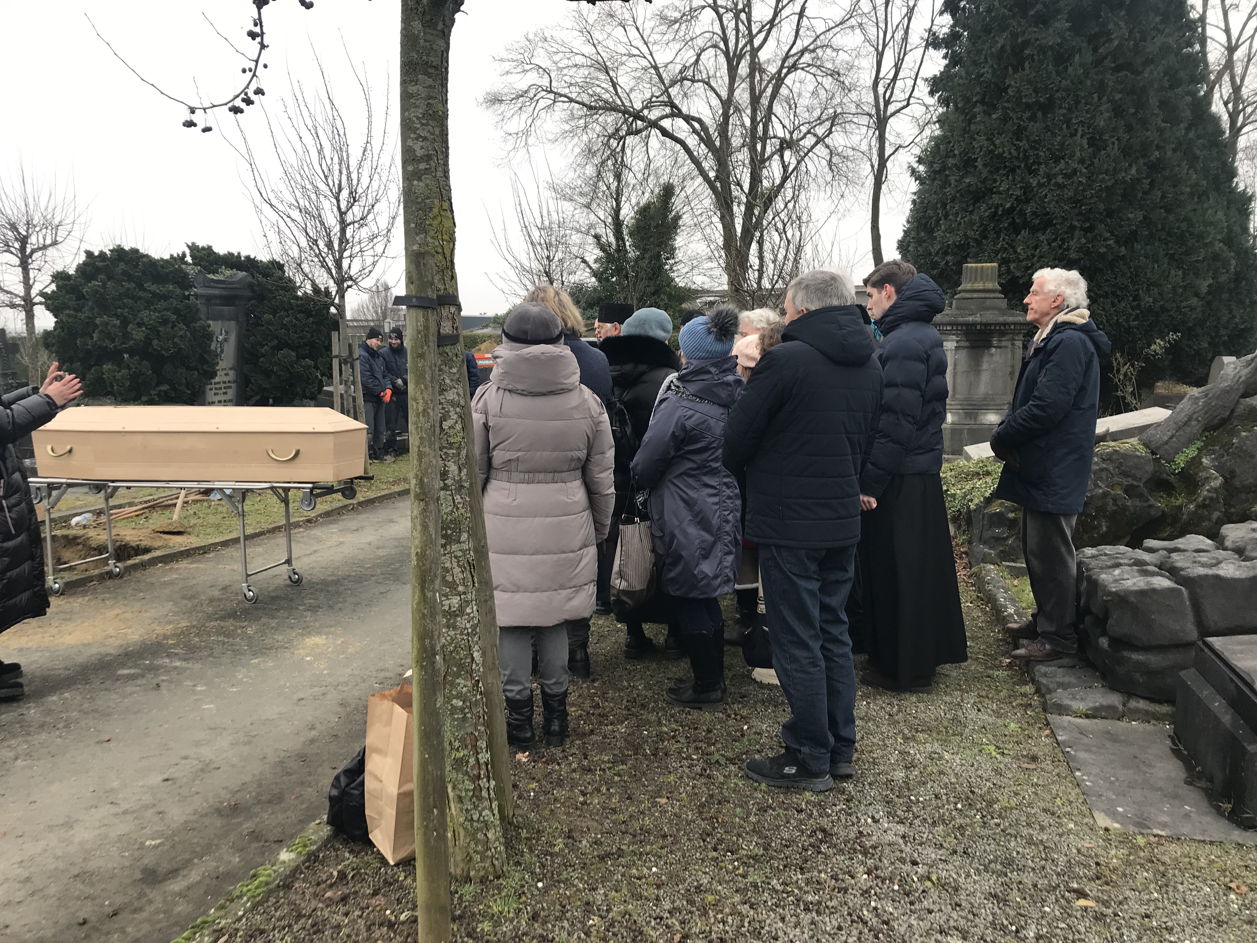 Cimetière d|Ixelles. Rassemblement autour de la nouvelle tombe de Nathalie Reingardt. 2023-01-23